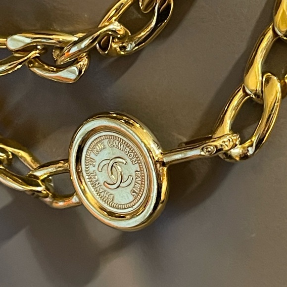 Vintage 1993 (93A) Chanel Authentic Gold finish chain belt - Picture 15 of 16
